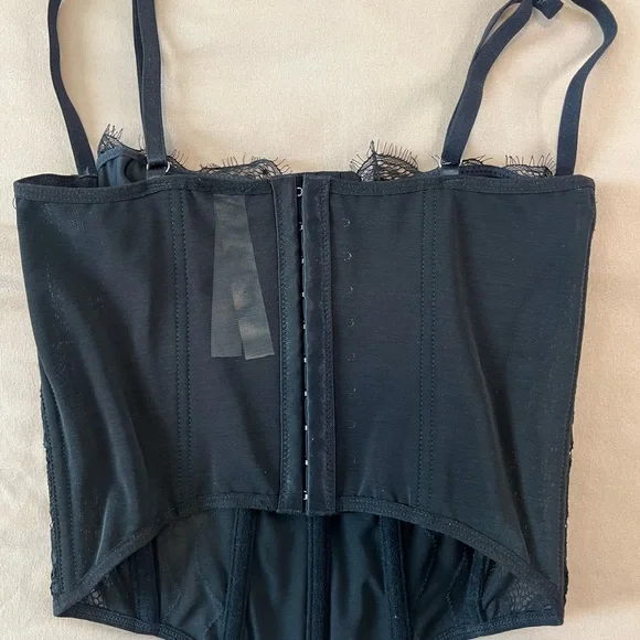 Elegant Black Lace Bustier - Picture 3 of 4